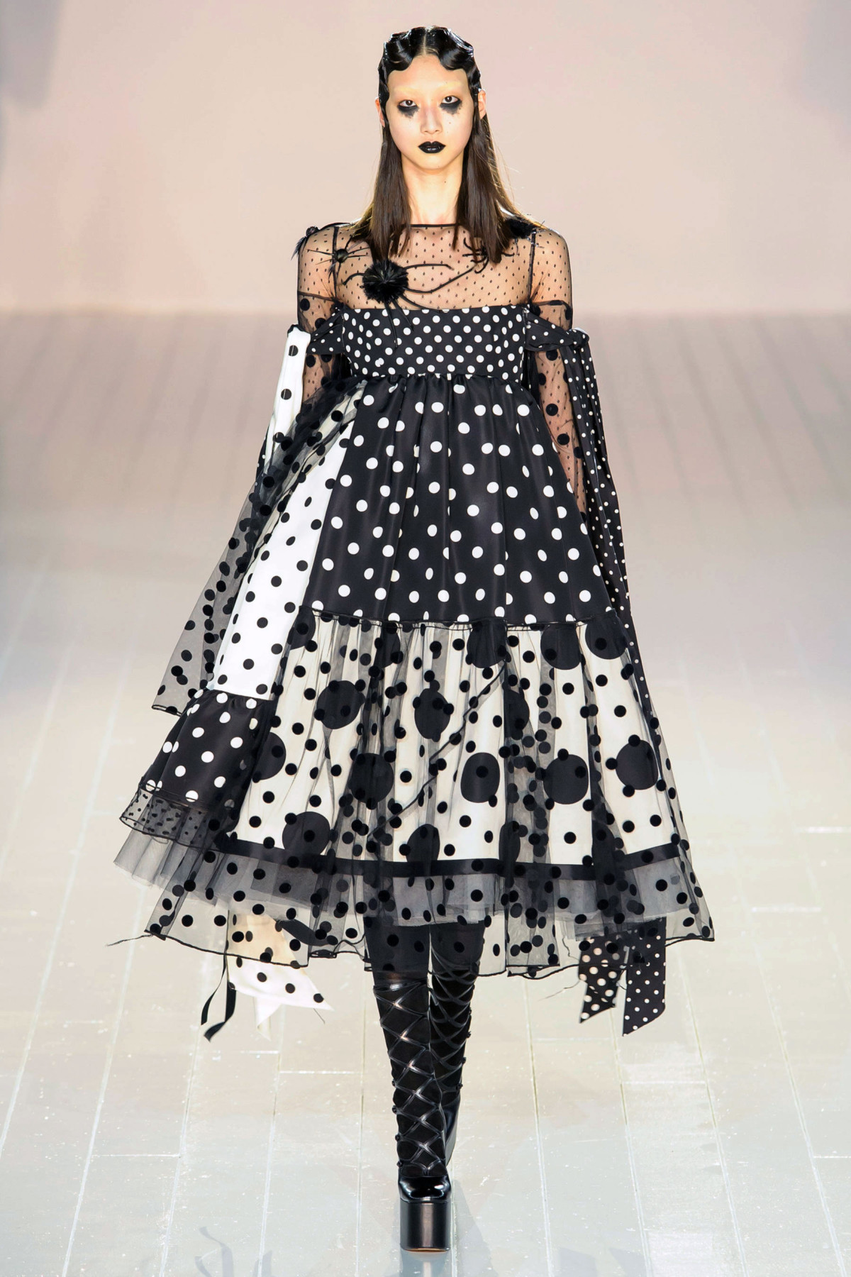 MARC JACOBS NEW YORK FALL/WINTER 2016 FASHION SHOW THE UNTITLED