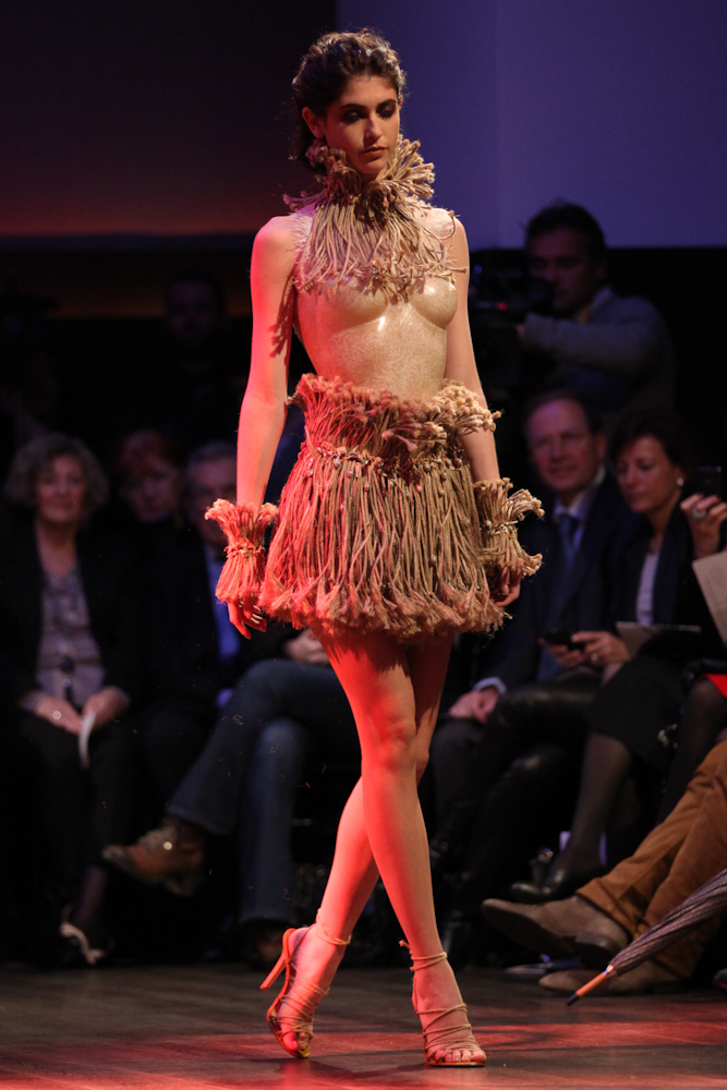 PFW-SS12-HC-frank_sorbier_-_Jodie_Talbot-13