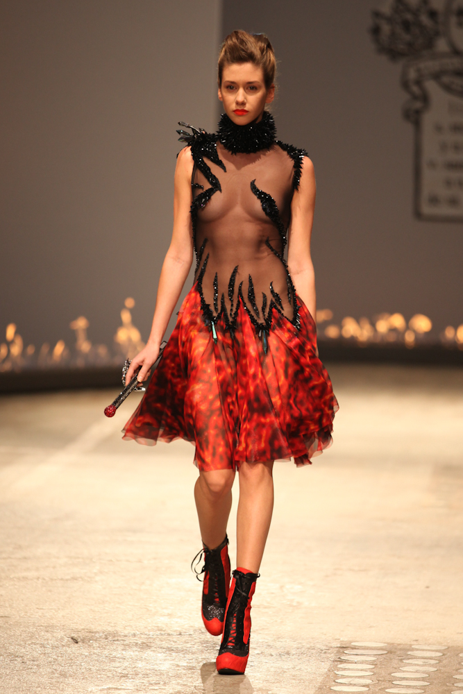 PFW-SS12-HC-on_aura_tout_vu-_Jodie_Talbot-13