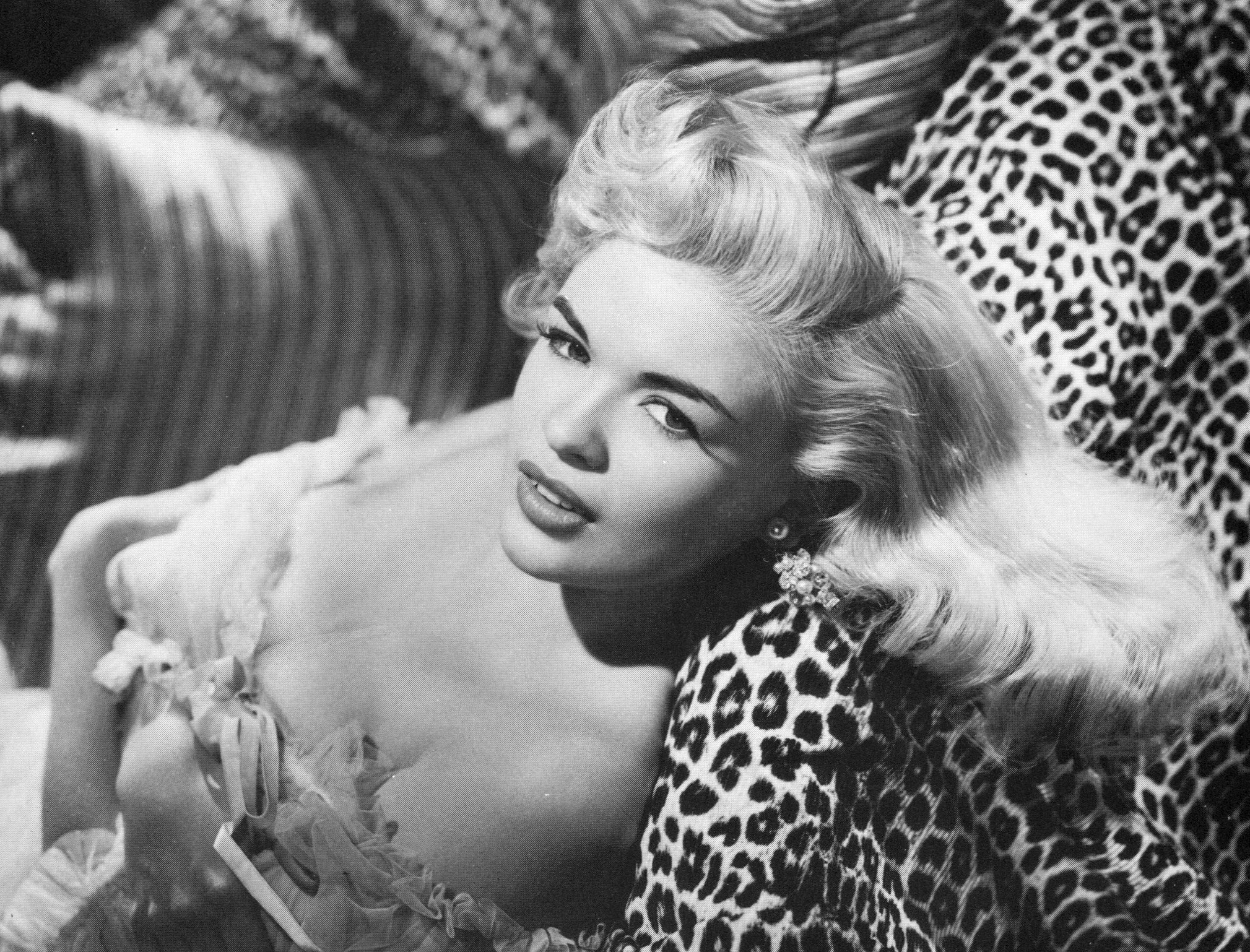 THE DEVIL MADE HER DO IT WHO WAS THE REAL JAYNE MANSFIELD? THE UNTITLED MAGAZINE