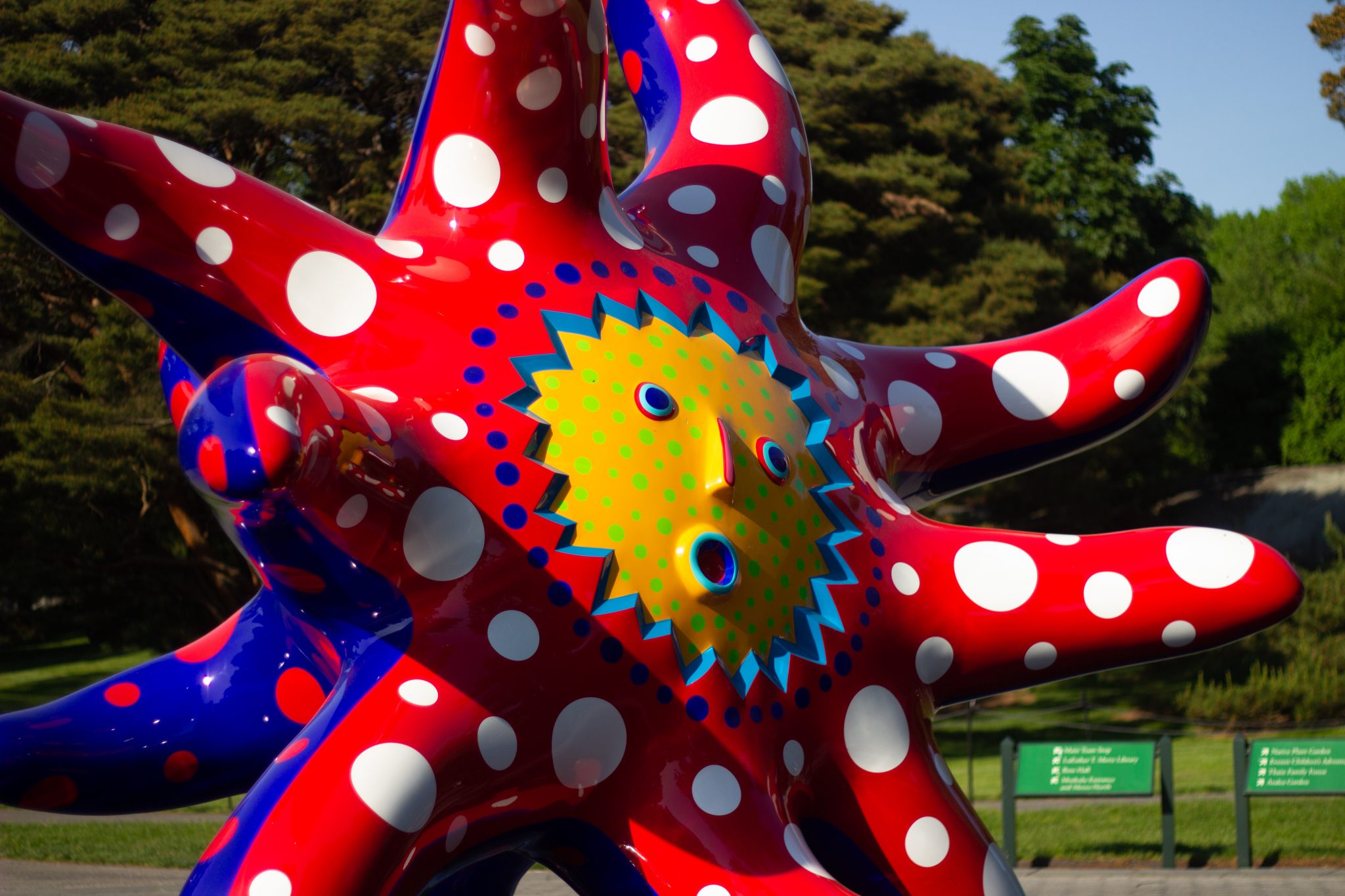 YAYOI KUSAMA’S “COSMIC NATURE” IS REVEALED AT THE NEW YORK BOTANICAL