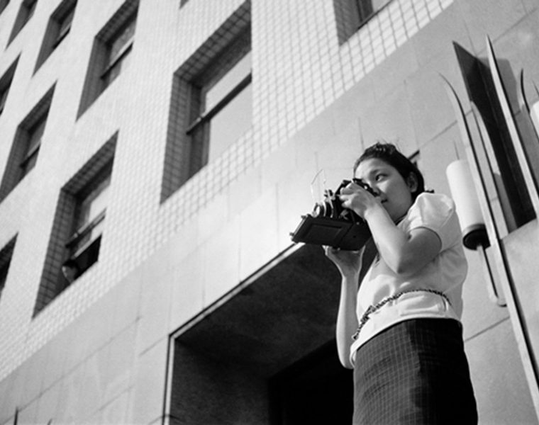 WOMAN BEHIND THE CAMERA MET MUSEUM