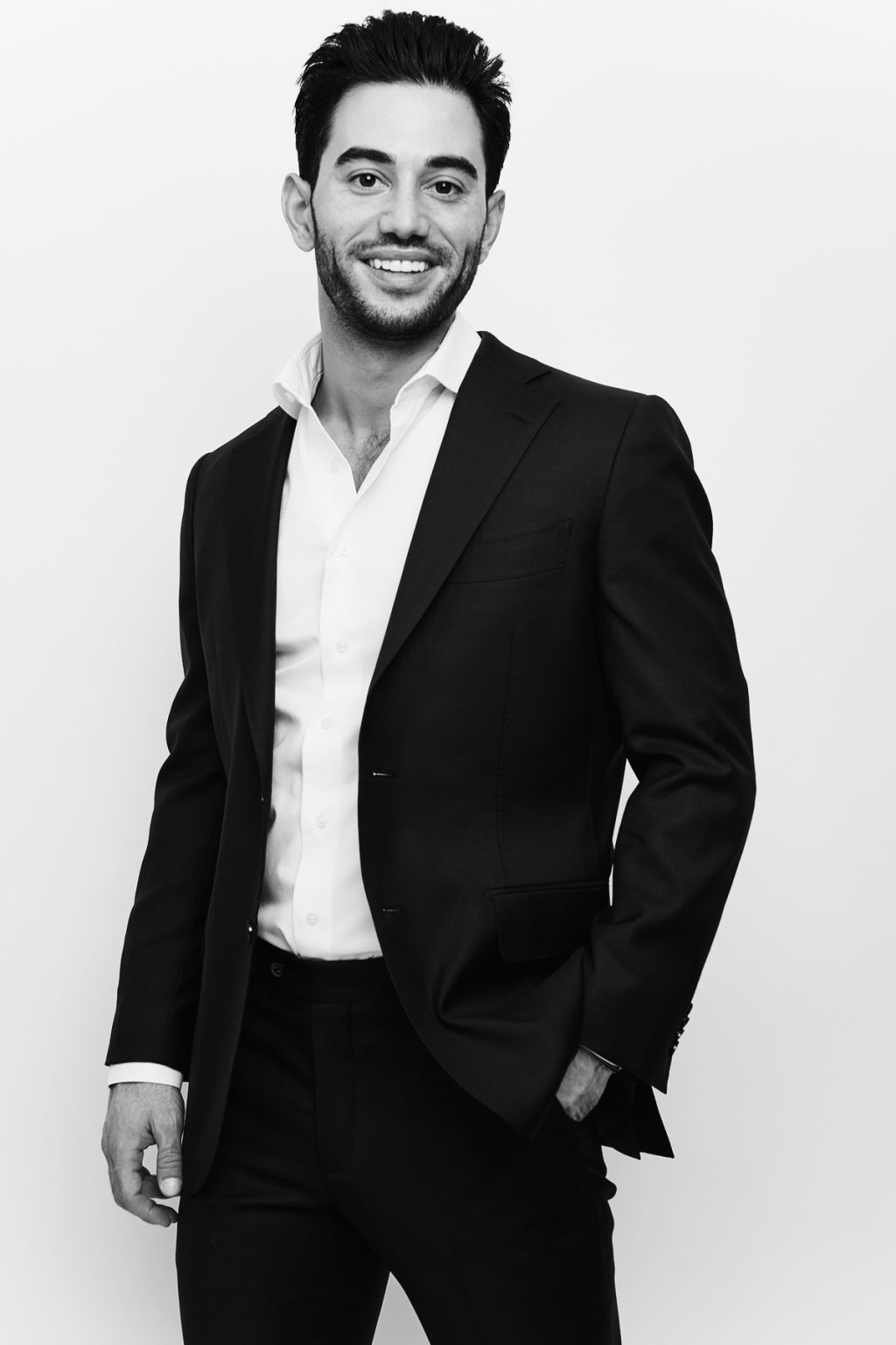 INTERVIEW DR. NICK MAVROSTOMOS ON COSMETIC DENTISTRY AS AN ARTISTIC