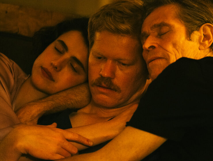 Margaret Qualley Jesse Plemons and Willem Dafoe in KINDS OF KINDNESS. Photo by Atsushi Nishijima. Courtesy of Searchlight Pictures. © 2024 Searchlight Pictures All Rights Reserved