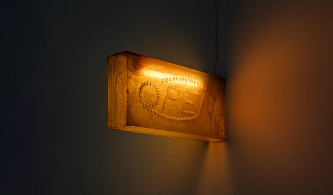 Eva Gold Open amber 2024. Resin aluminium fibreglass fluorescent light. 25 x 54.5 x 10 cm. Courtesy the artist and Rose Easton London. Photo Jack Elliot Edwards