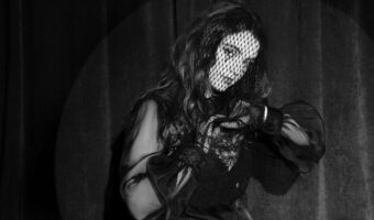 ZOEY DEUTCH BEHIND THE SCENES VIDEO – ISSUE 7 - THE UNTITLED MAGAZINE