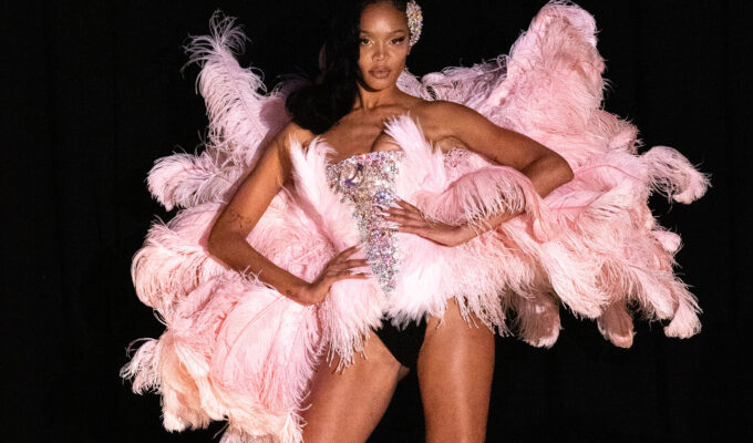 BFA 48354 6913201 x THE BLONDS FW25 x 2000