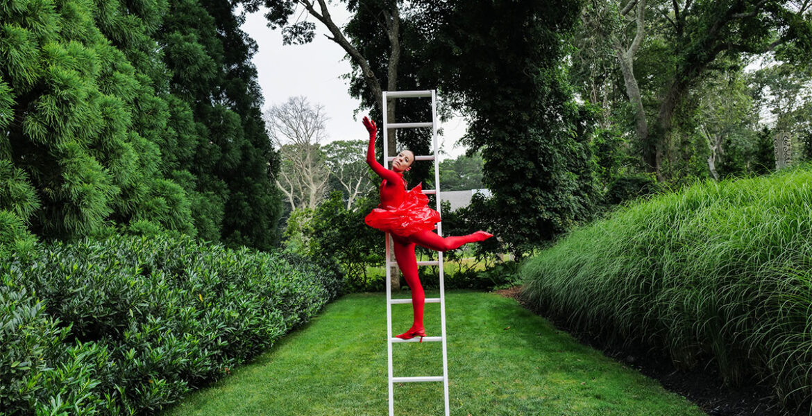 ALBA VINTON Performs Ophelia image 2