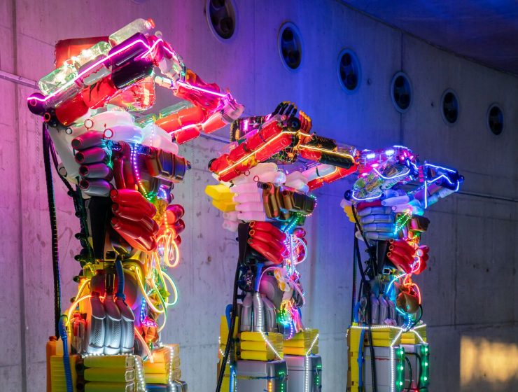 SEVINCY ThreeWiseMonkeys 108x45x35in RecycledPlasticsMetalSkeletoinLED 2023