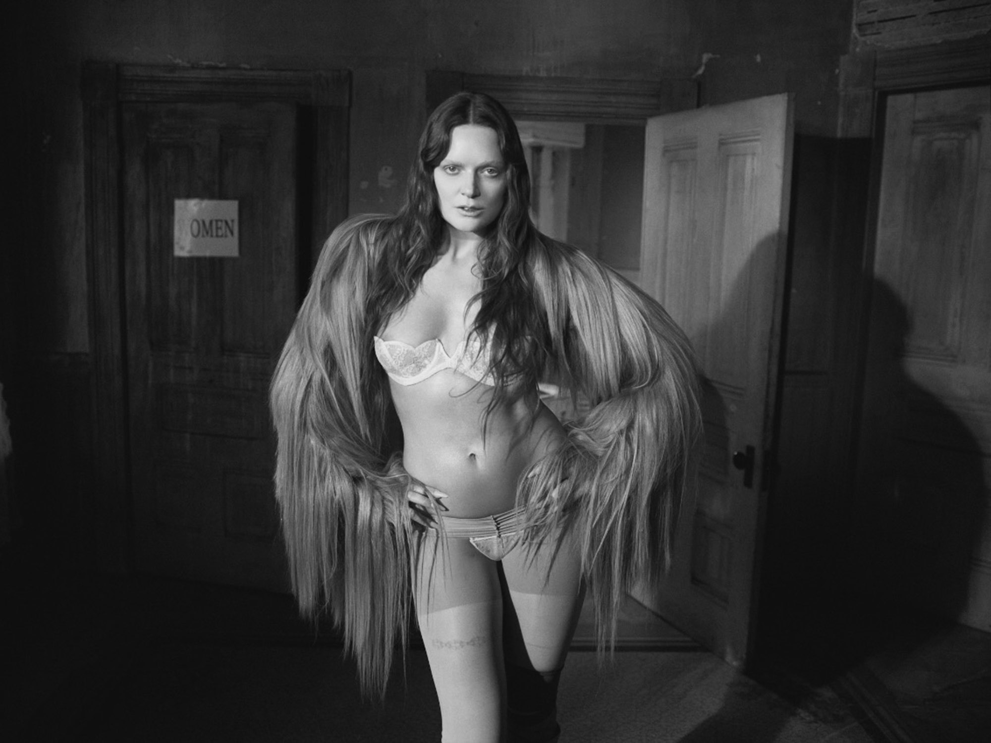 TOVE LO bw
